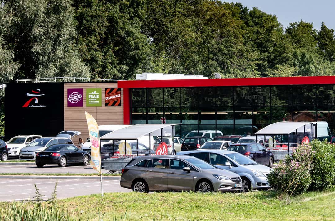Supermarket chain removes canned goods in favor of regional seasonal ...