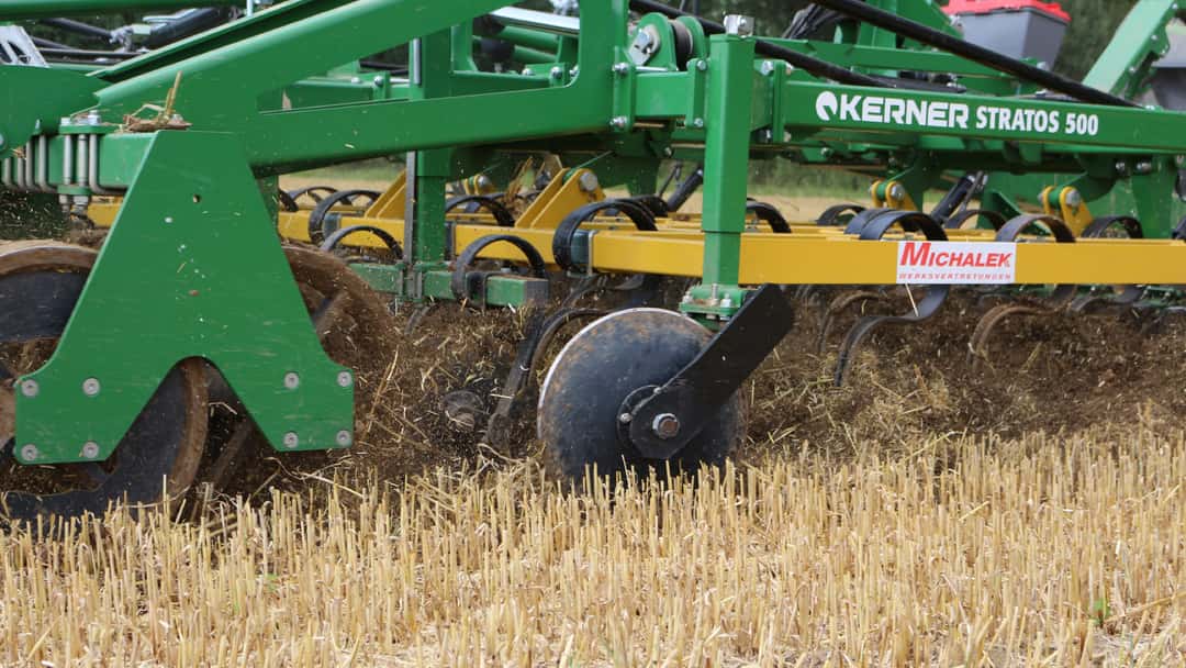 So bearbeiten Landwirte den Ackerboden richtig: Tipps zur ...