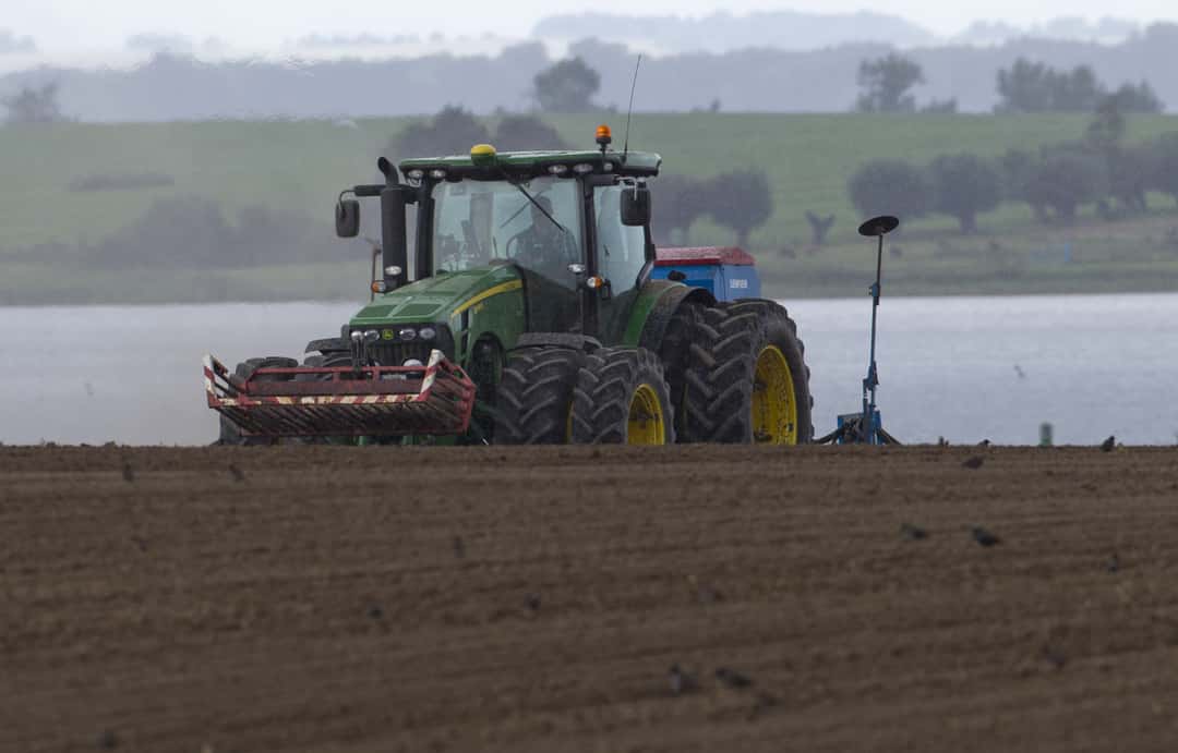It's getting warmer and rainy - Farmers are far from finished with autumn ...