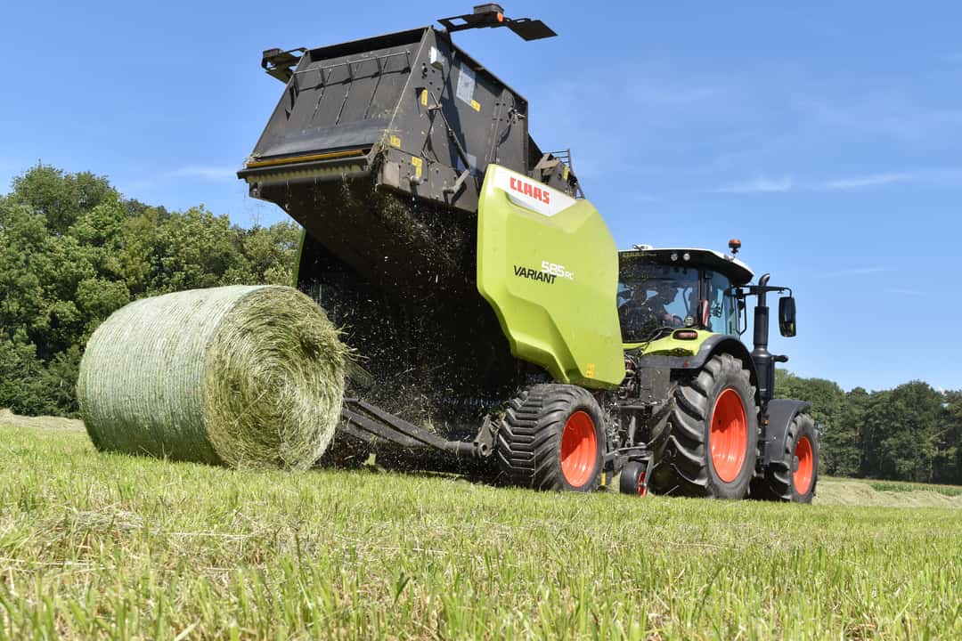A season with the new Claas Variant 585 RC round baler