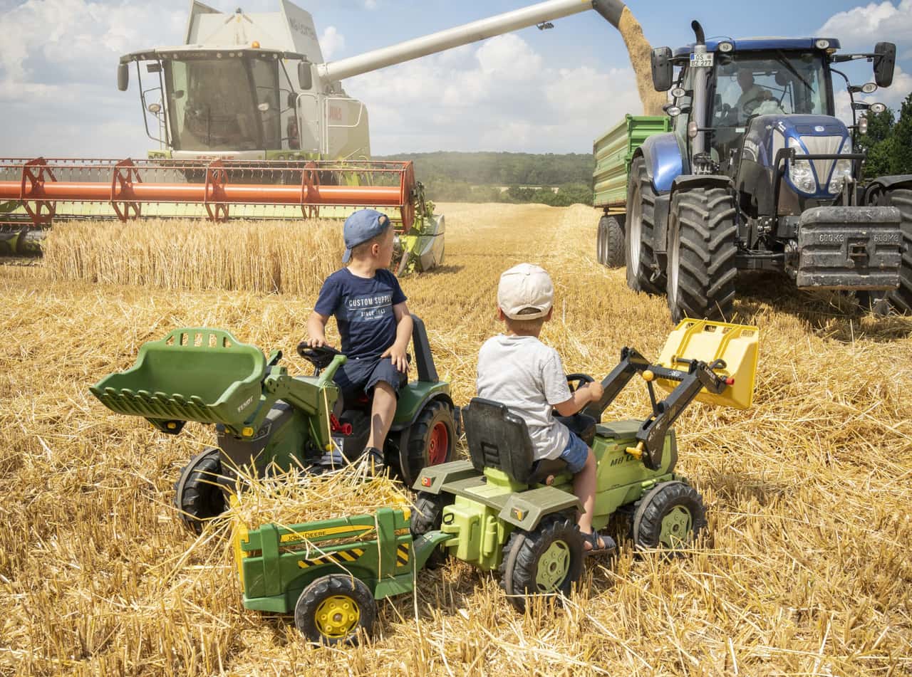 -Kinder-sind-keine-Beifahrer-in-Traktoren-und-Landmaschinen-