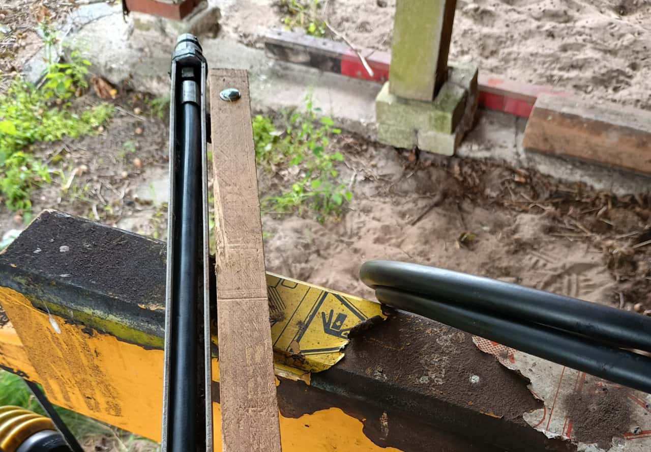 Landwirt-baut-sich-clevere-Steckhilfe-f-r-Hydraulikschl-uche