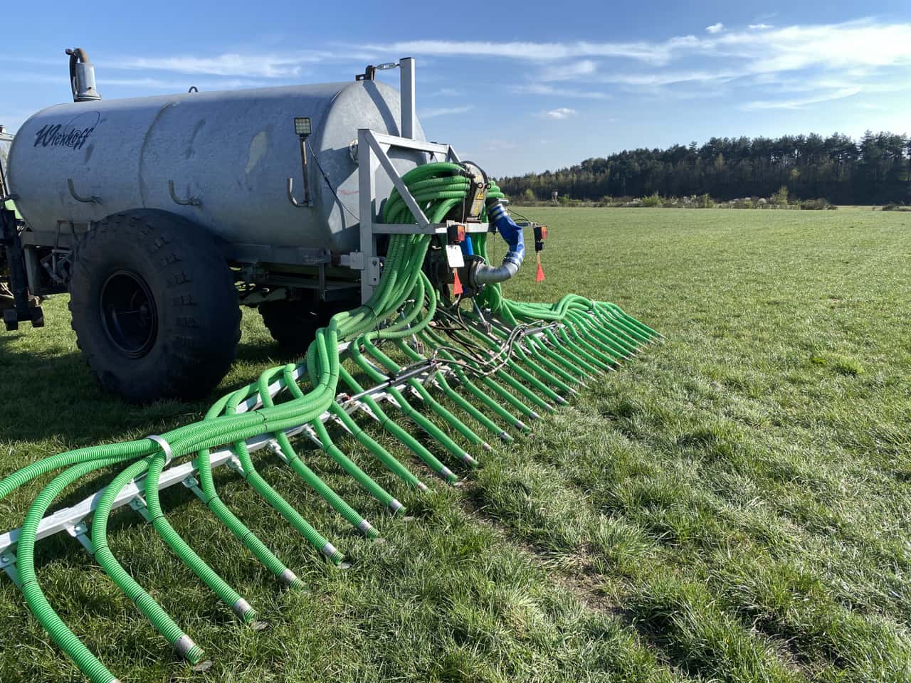 How a farmer built his own slurry spreader
