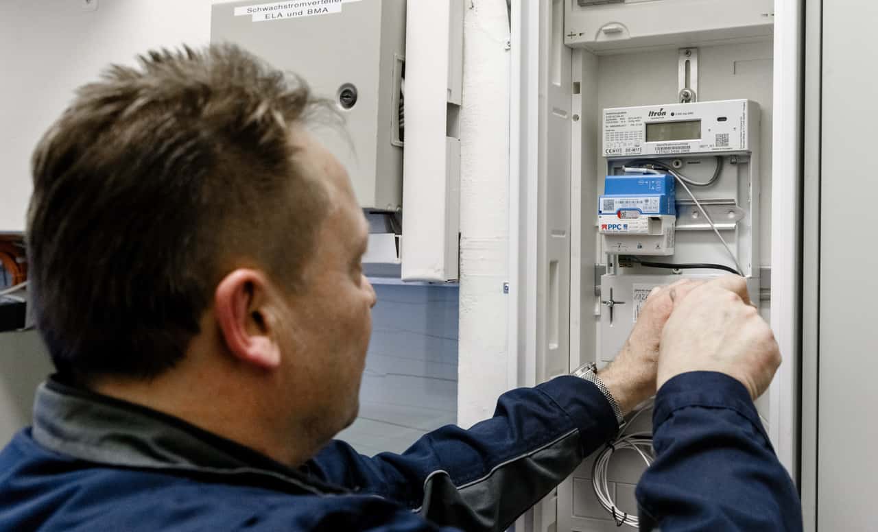 More solar, battery storage and smart meters pay off financially