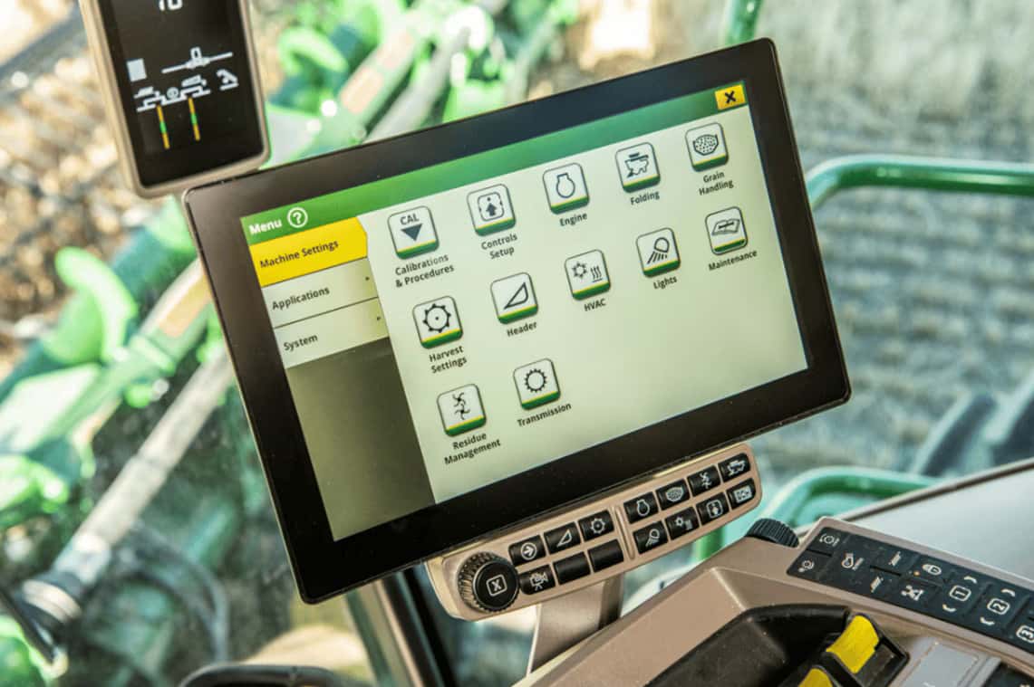 Software update gives John Deere G5 Universal and CommandCenter new wings