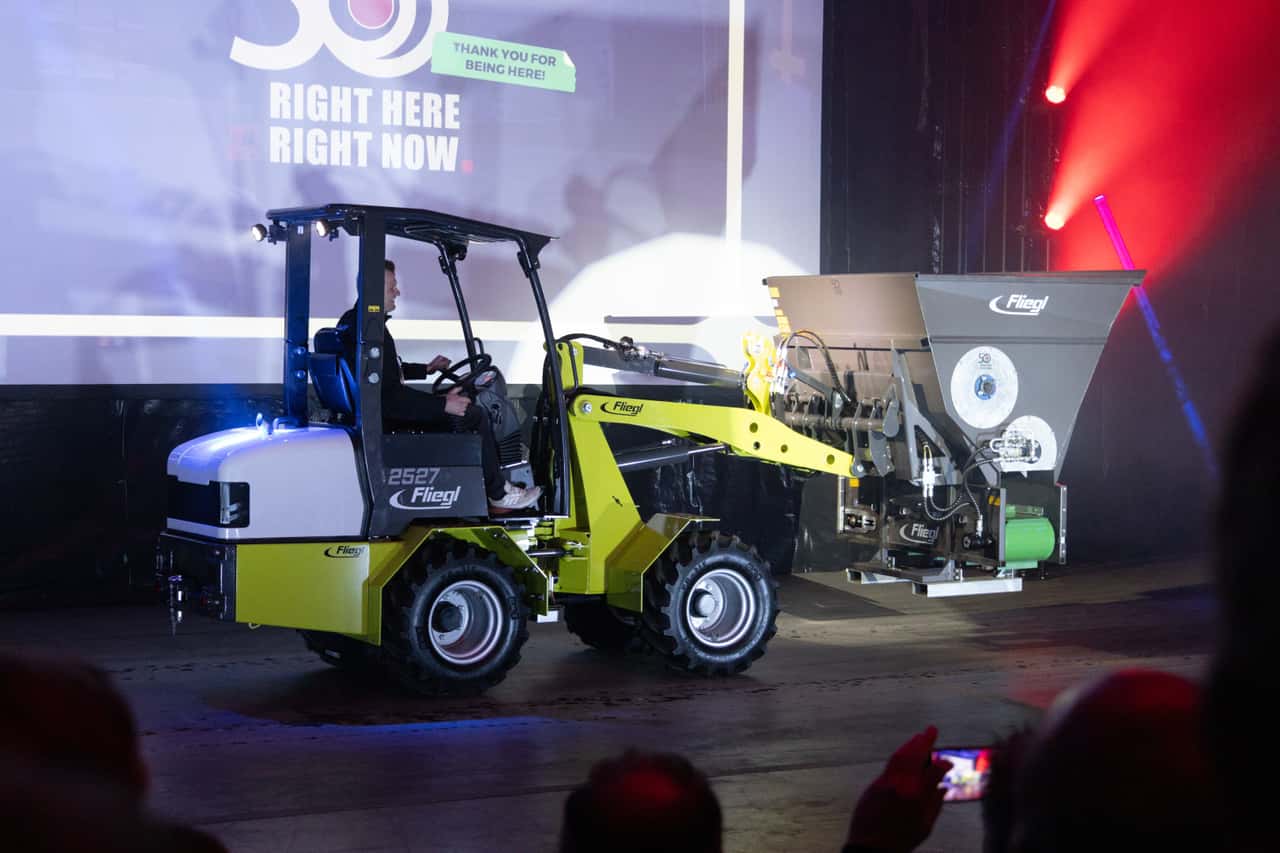 Der-2527-Das-ist-Fliegls-erster-eigener-Hoflader