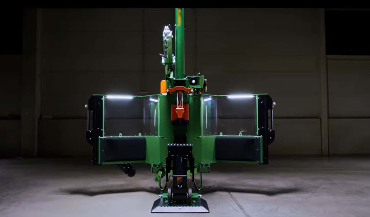 Posch Ferdinand - | The first smart firewood splitter at the push of a ...