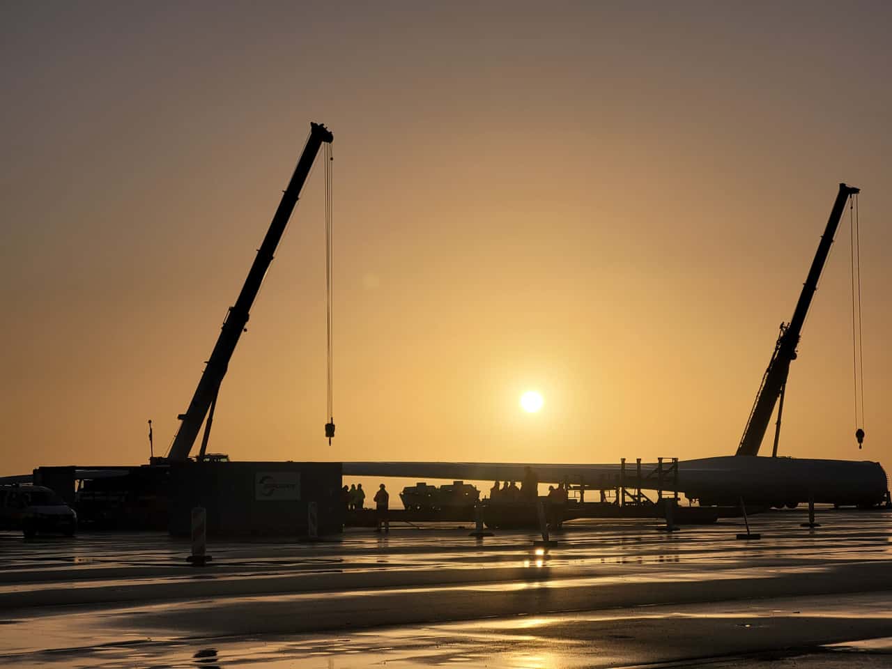 Special inland waterway vessel for transporting wind turbine blades ...