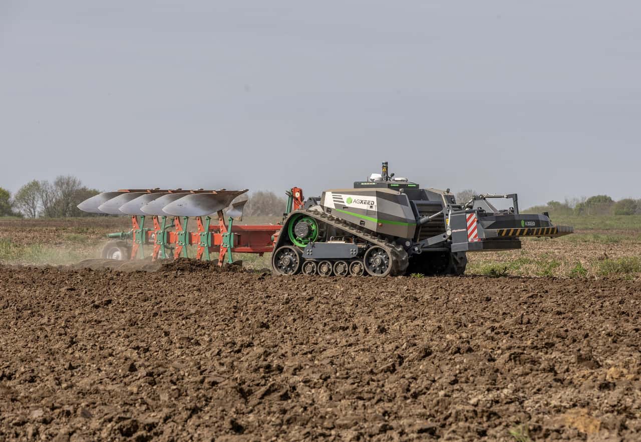Kverneland sets ploughing record with autonomously driving AgXeed AgBot