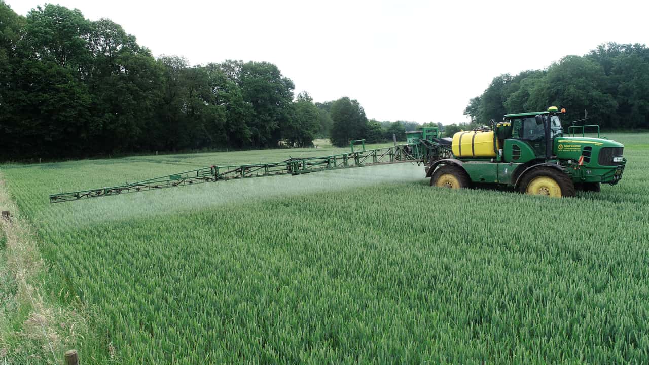 Parkinson's caused by pesticides - | Do farmers get sick more often?