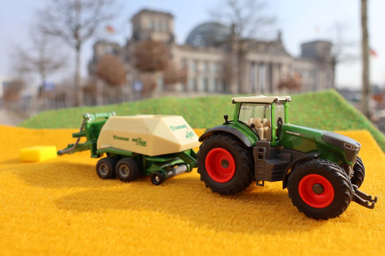 Federal government shifts funds in the agricultural budget