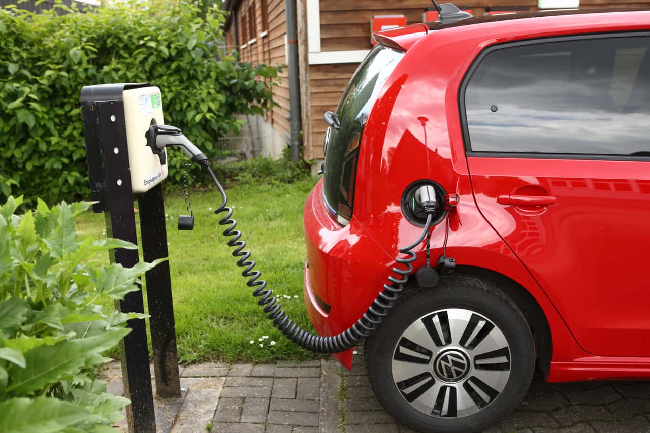 So-l-sst-sich-Solarstrom-und-Elektroauto-intelligent-verbinden