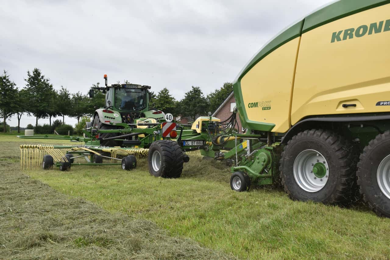 top agrar test: Krone BaleTrain - | Swathing and baling in one go
