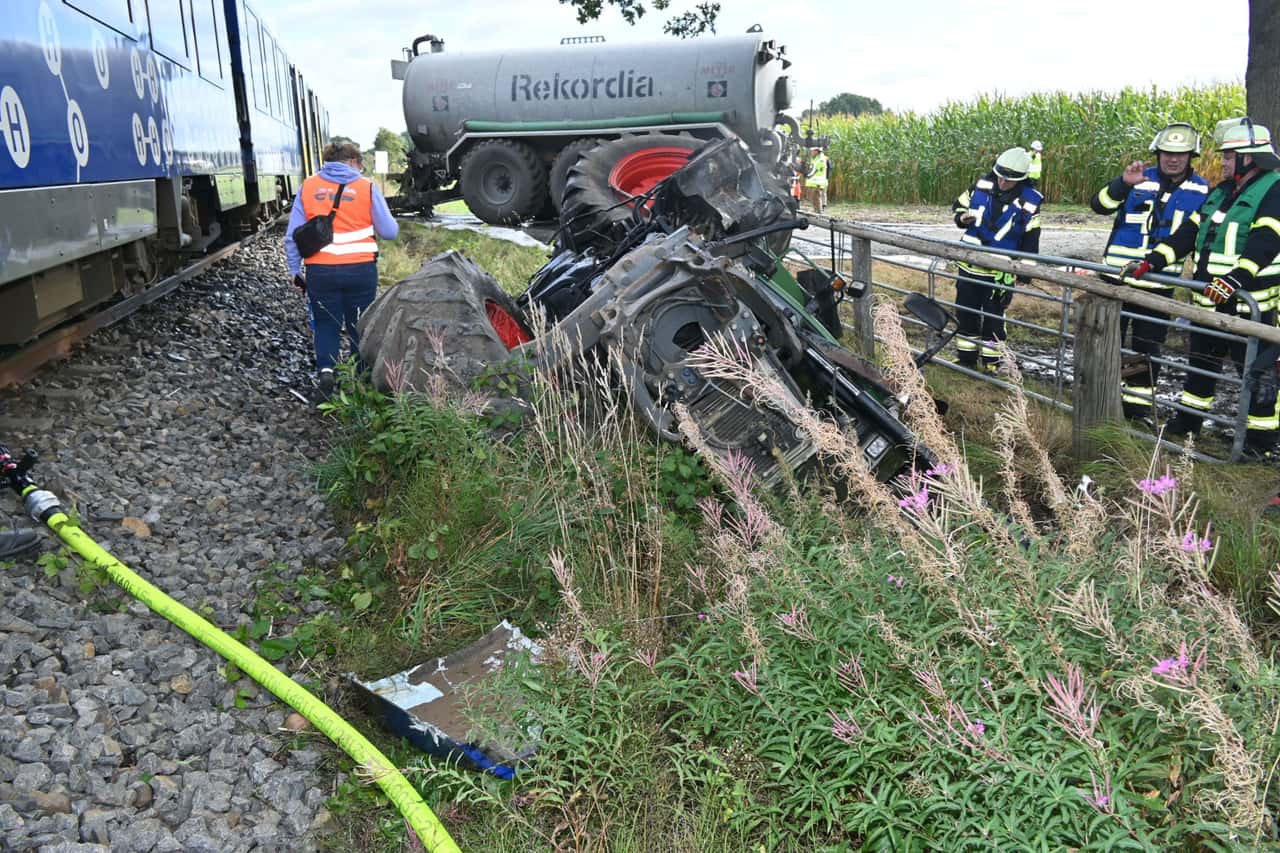 Wasserstoffzug-kracht-in-Traktor-Landwirt-schwer-verletzt