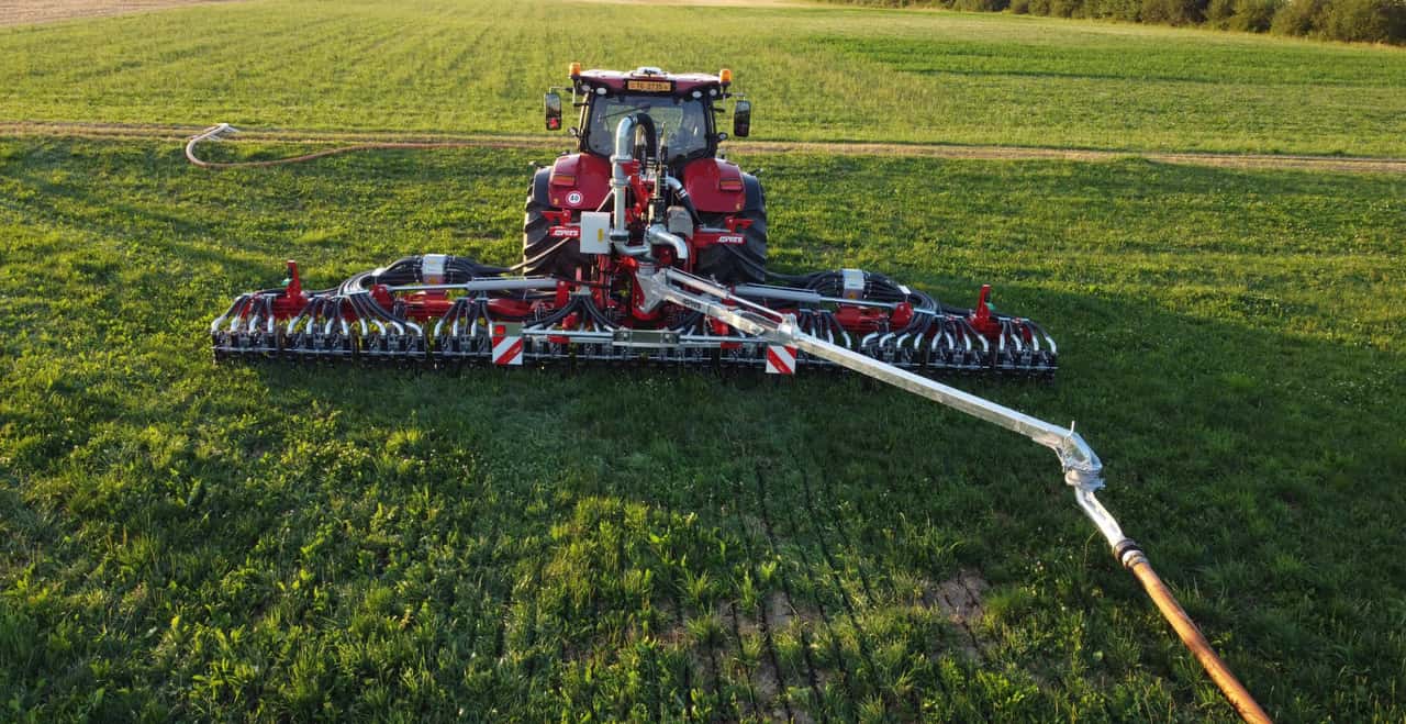 Evers-Agro-zeigt-Quadro-Disc-Kombi-Schlitz-Injektor-mit-Verschlauchungsarm