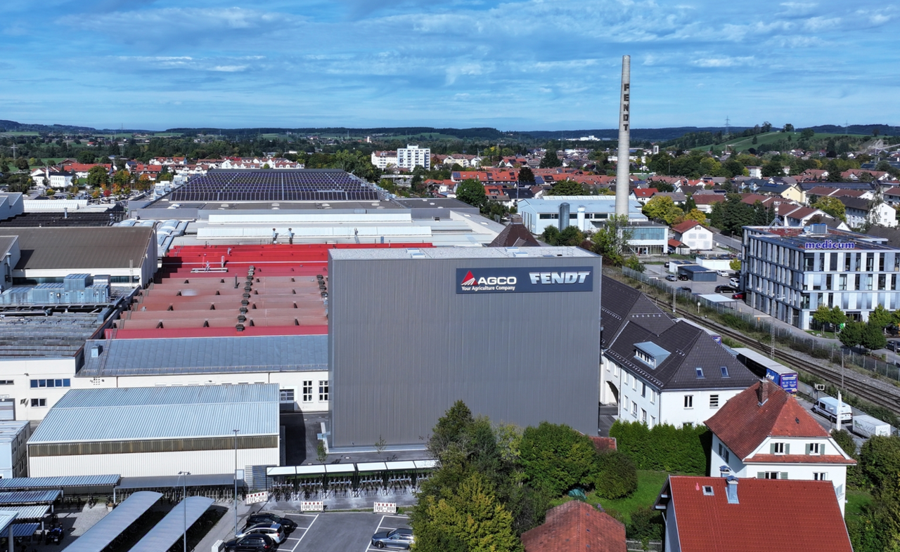 Fendt-weiht-automatisiertes-Hochregallager-in-Marktoberdorf-ein