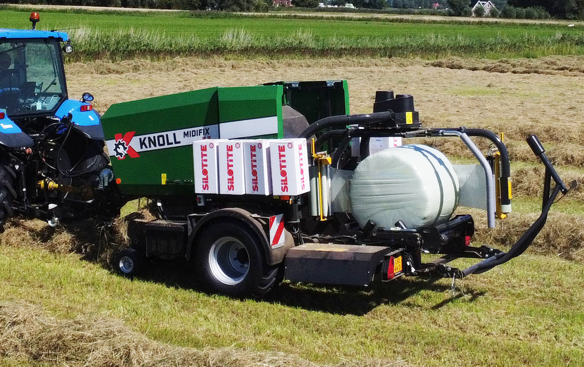 Das-ist-die-Press-Wickelkombi-Knoll-Midifix-II-f-r-kleine-Rundballen