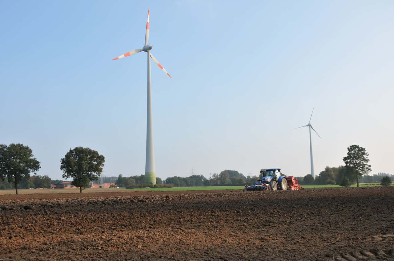 Wind power, PV and biogas: Webinar offers tips on farm transfer
