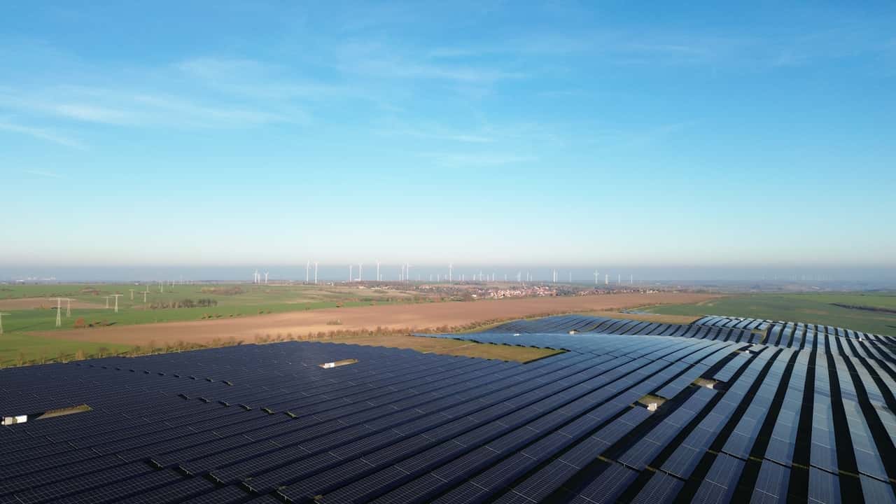 wpd-nimmt-53-MWp-Solarpark-an-hybridem-Umspannwerk-in-Betrieb