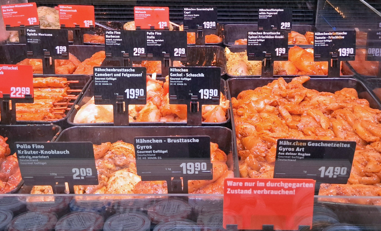 Die-Bedientheke-f-r-Fleisch-und-Wurstwaren-wird-kleiner