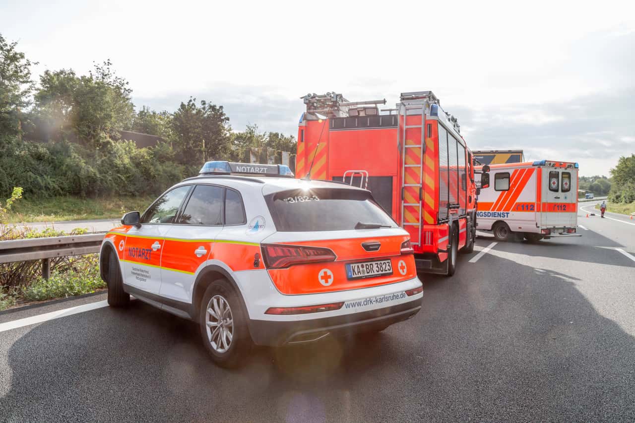 Schwerer-Unfall-20-t-R-benlaster-st-rzt-um