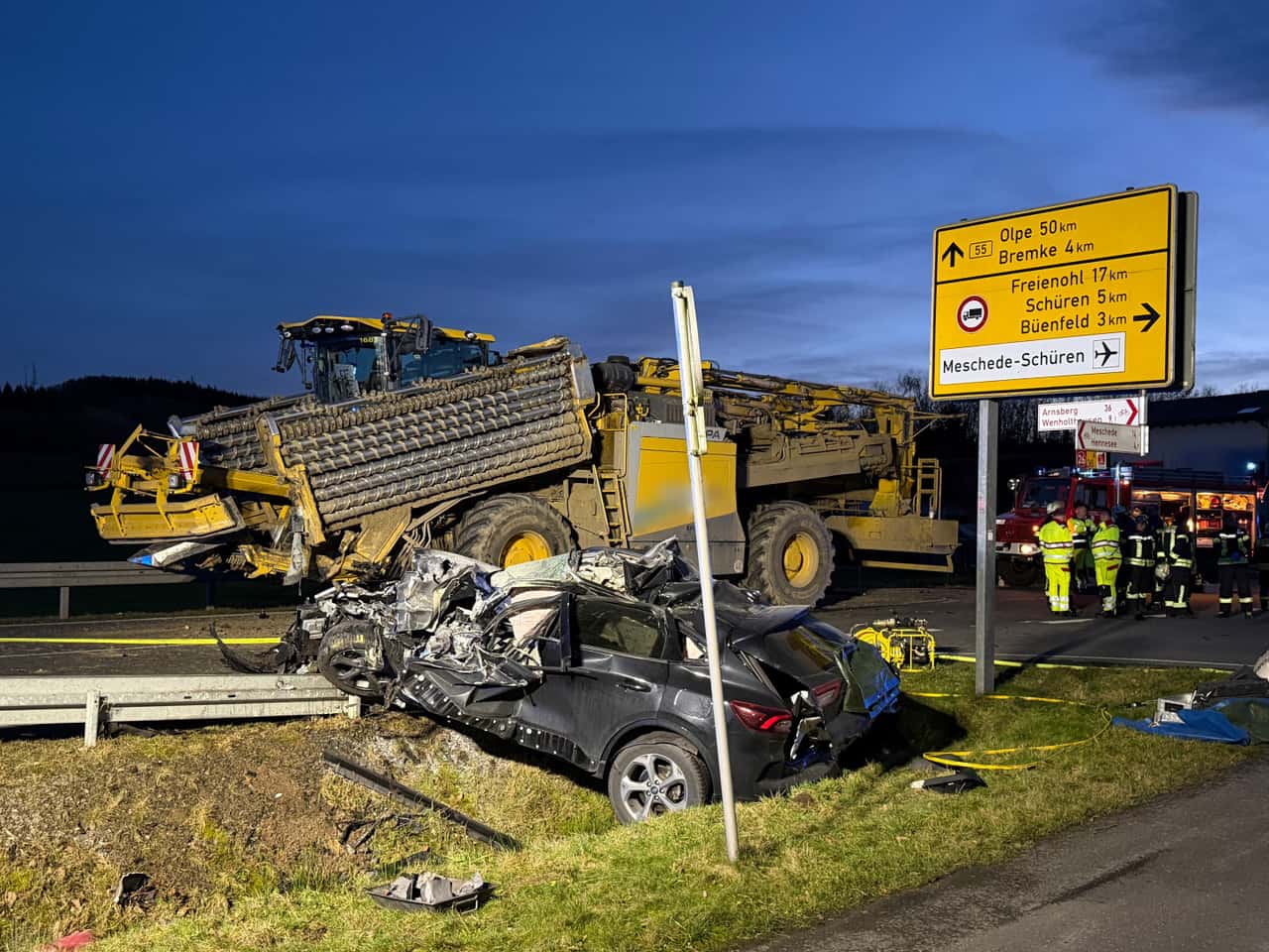 Auto-prallt-frontal-auf-R-benlademaus