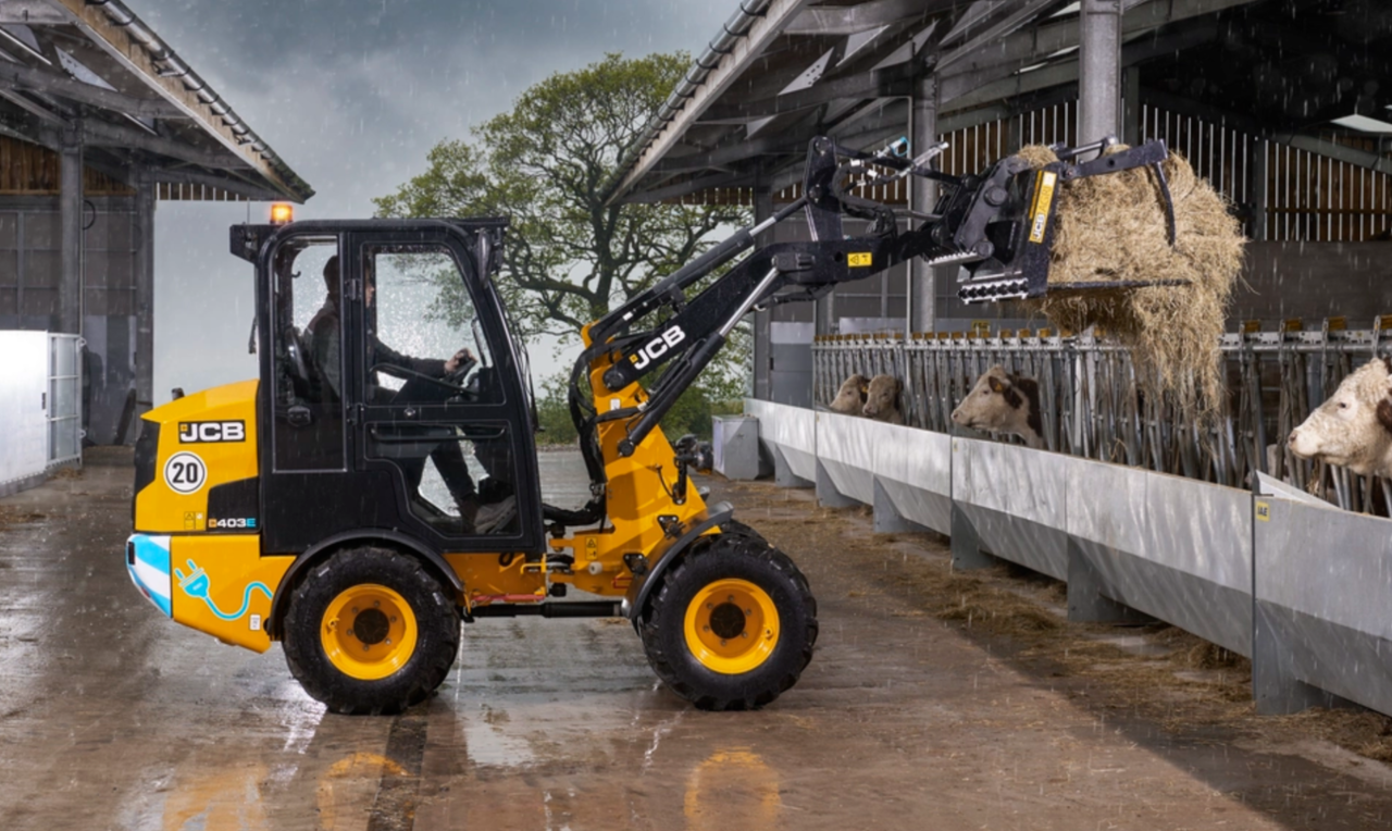 Radlader-403E-die-vollelektrische-Neuheit-von-JCB