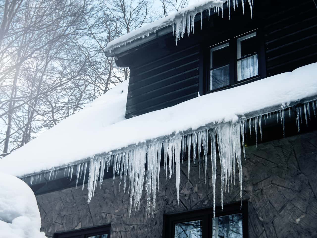 Schneelast-auf-D-chern-Rechtzeitig-und-fachgerecht-handeln