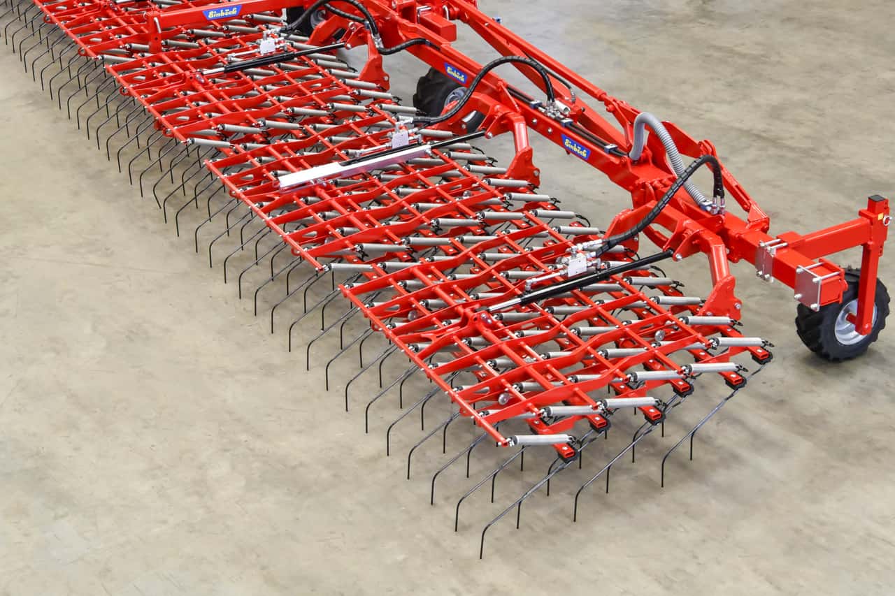 Der-neue-Hackstriegel-Aerostar-Evo-mit-indirekt-gefederten-Zinken