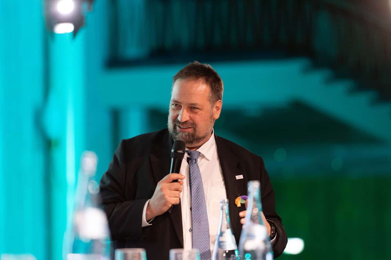 Hennies-Bei-f-nf-Jahren-f-r-einen-Bauantrag-ist-jedes-Start-up-weg-