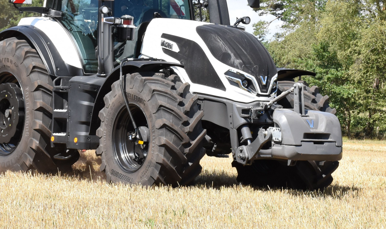 Landwirt-sch-tzt-sensible-Traktorteile-mit-Plastik-Streifen-gegen-Schmutz