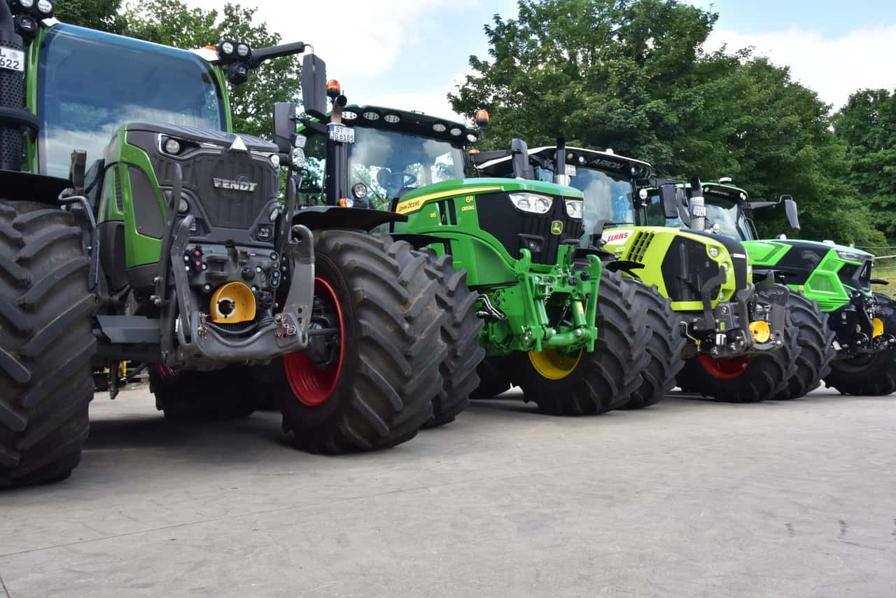 Schlepperzulassungen-2025-Fendt-weiterhin-vor-John-Deere