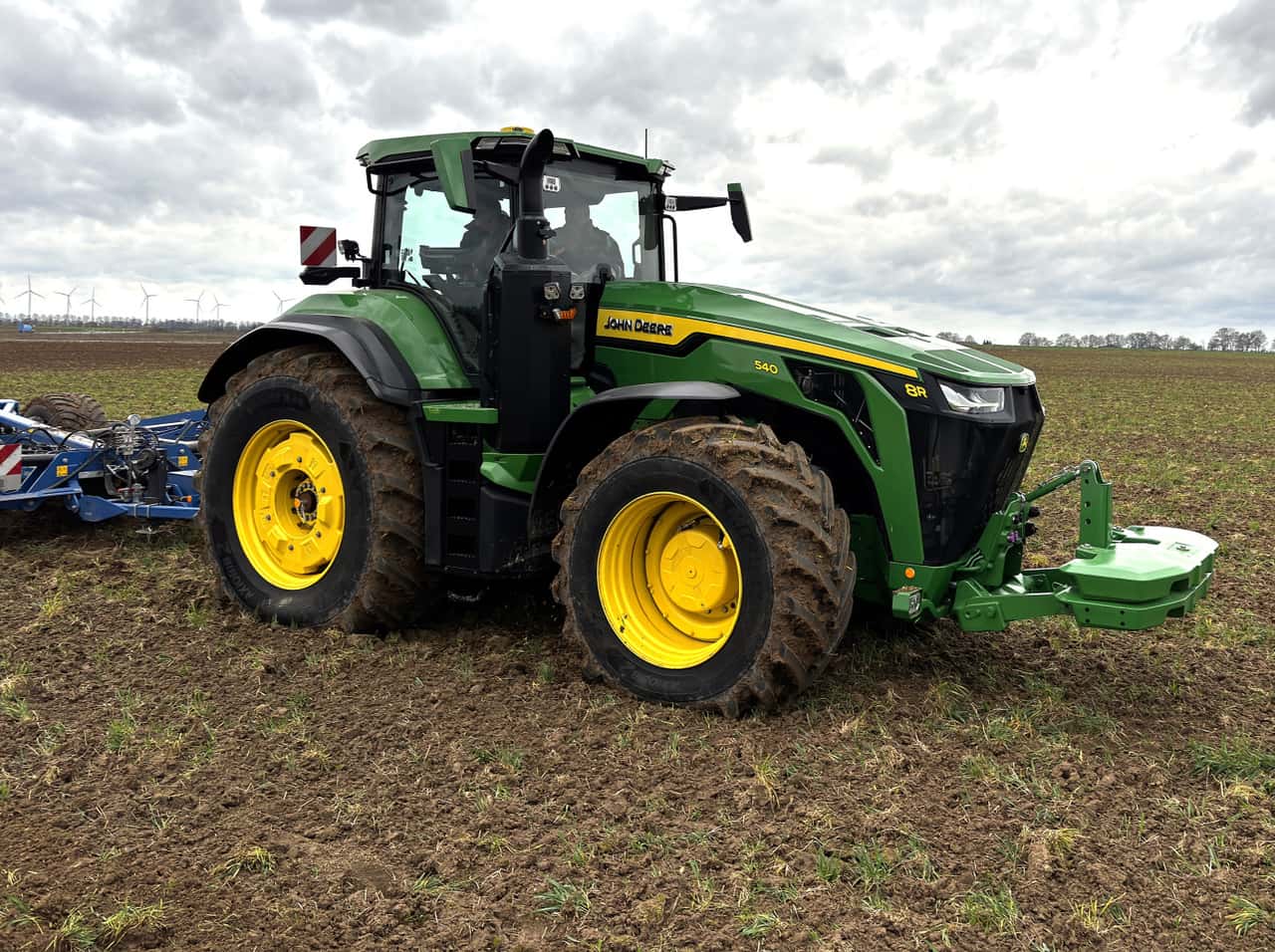 Test drive with the John Deere 8R 540: a new benchmark