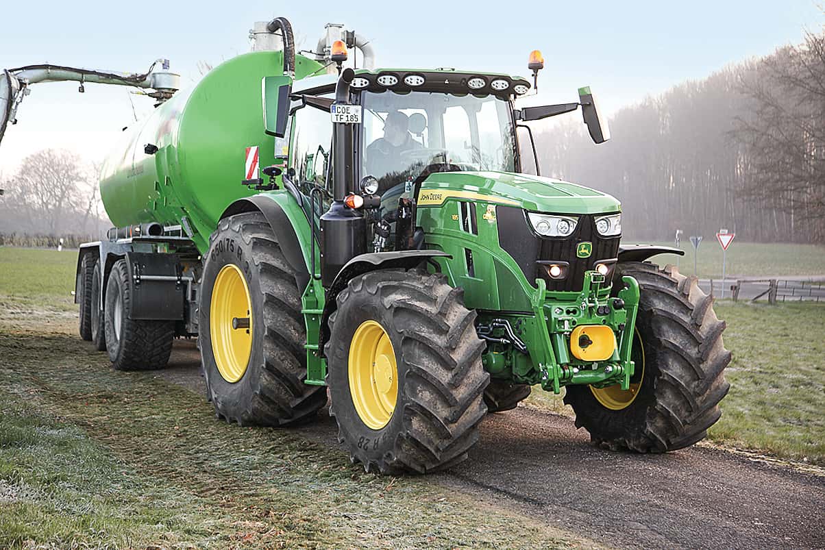 Special mounting bracket on the John Deere 6R 185