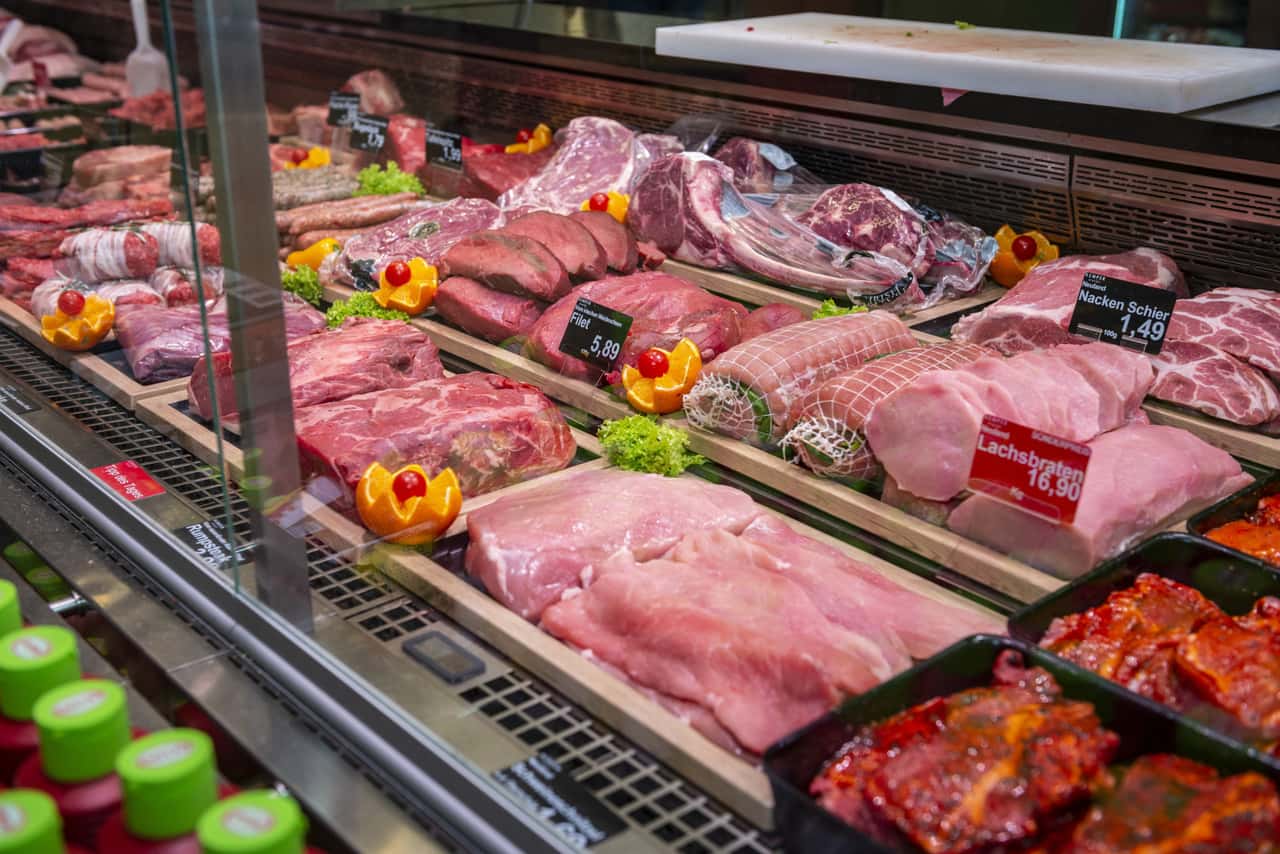 Deutsche essen mehr Fleisch - heimische Produktion sinkt