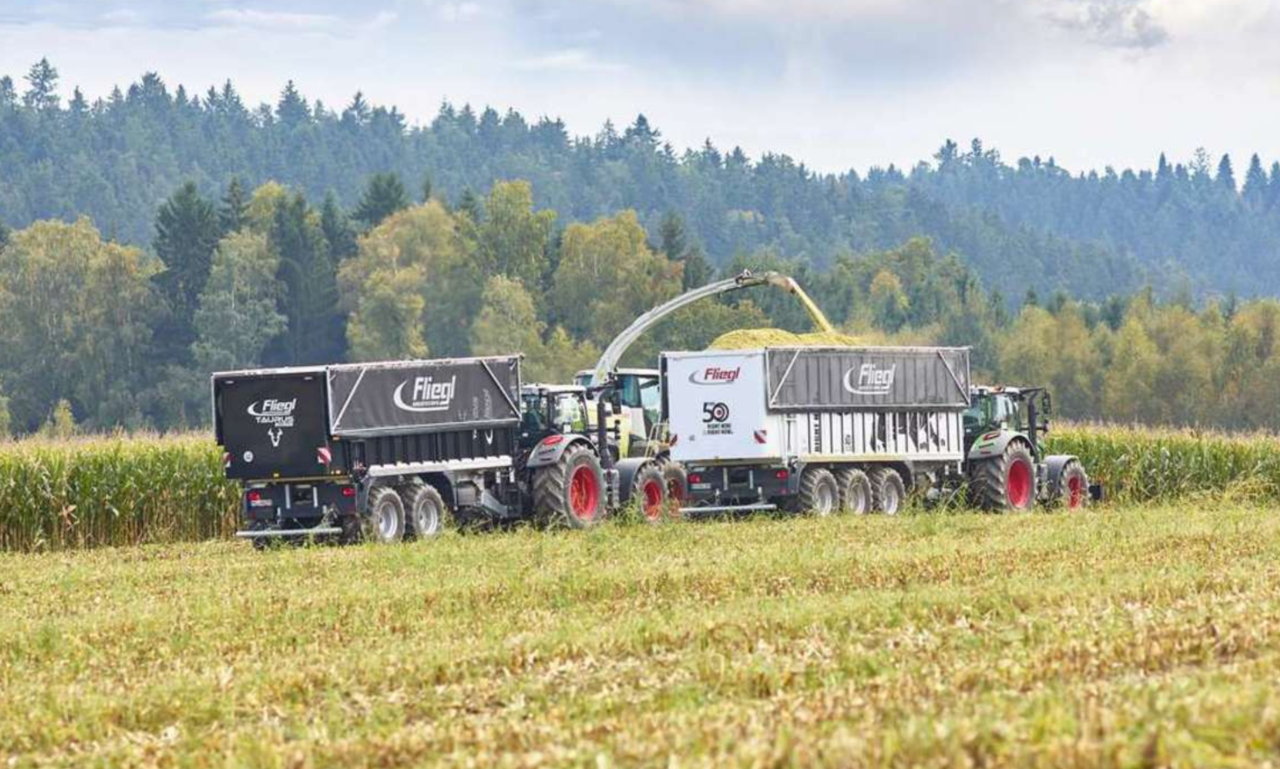 Fliegl-pr-sentiert-Transport-und-G-lletechnik-auf-dem-Feldtag-Hada-ka