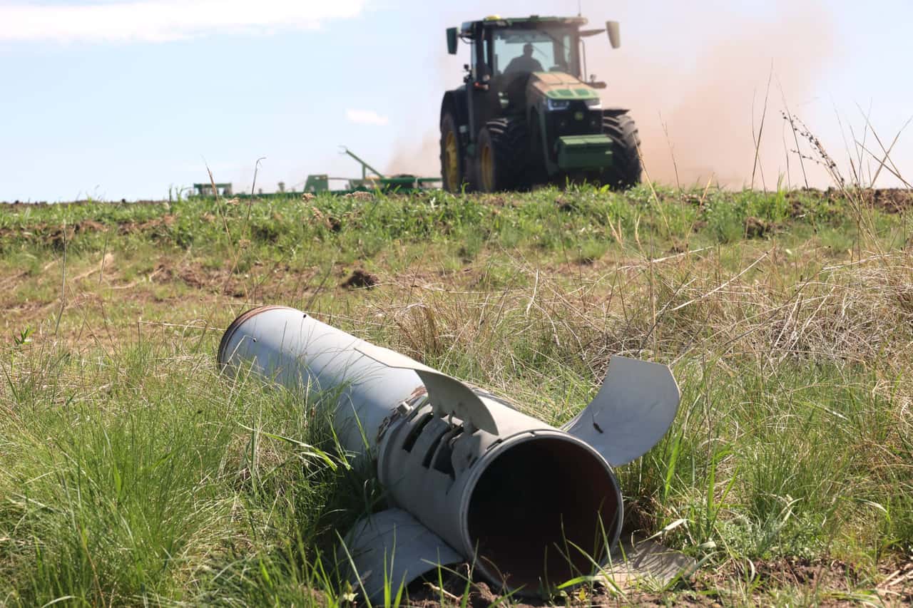 Ukraine-Landwirtschaft-Russland-zerst-rt-Maschinen-Lager-und-Ernten