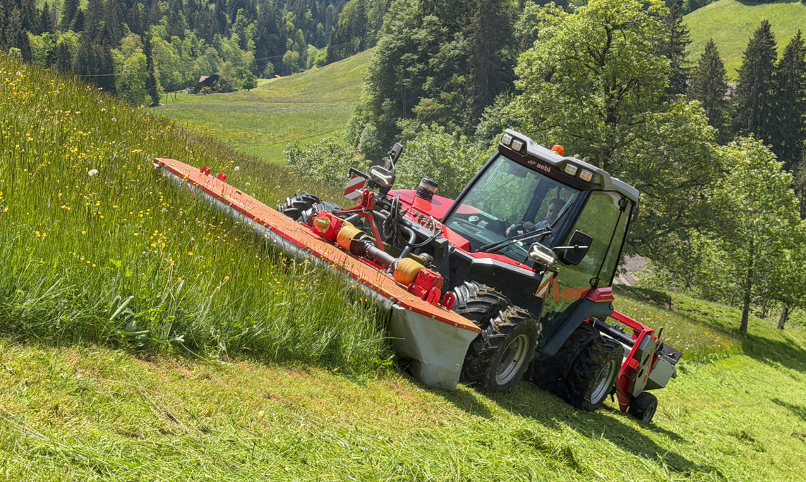 Aebi-pr-sentiert-den-neuen-Hangspezialisten-Terratrac-TT-212