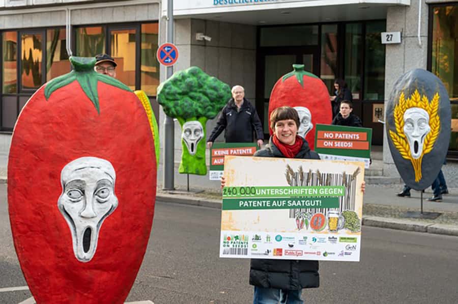 Protest: Patentgegner demonstrieren vor KWS in Einbeck | top agrar