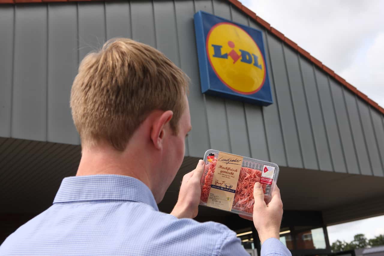 Discounter Lidl wants less meat on the shelves