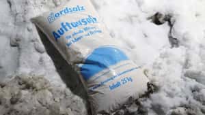 Nabu erwirkt Streusalzverbot für Privathaushalte in Berlin