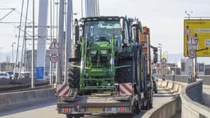 140.000 € Schaden: Polizei verhindert Diebstahl von zwei John Deere-Traktoren