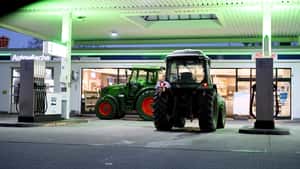 Polen senkt Steuern auf Sprit massiv, Frankreich verbilligt Agrardiesel