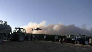 Pflug und Fässer gegen Feuerfront: Bauern wichtige Helfer bei Großbrand in NRW