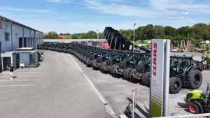 Lohnunternehmer König kauft 21 neue Axion 830