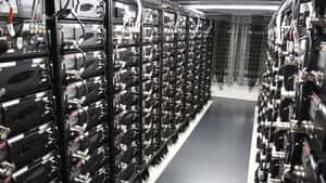 Simulator zeigt: Batteriespeicher glätten Strompreise und entlasten die Netze