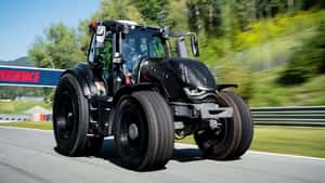 Valtra T236 läuft auf Formel 1-Strecke 87 km/h