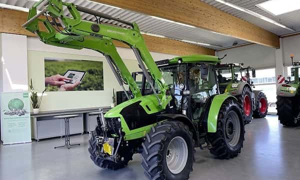 Deutz -Fahr 5110 TTV mit Lenktriebachsanhänger Deutz -Fahr 5110 TTV mit Lenktriebachsanhänger